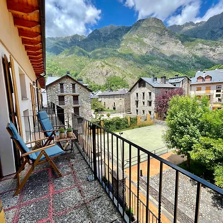 Apartamento En El Centro De Benasque Con Piscina Exterior photo